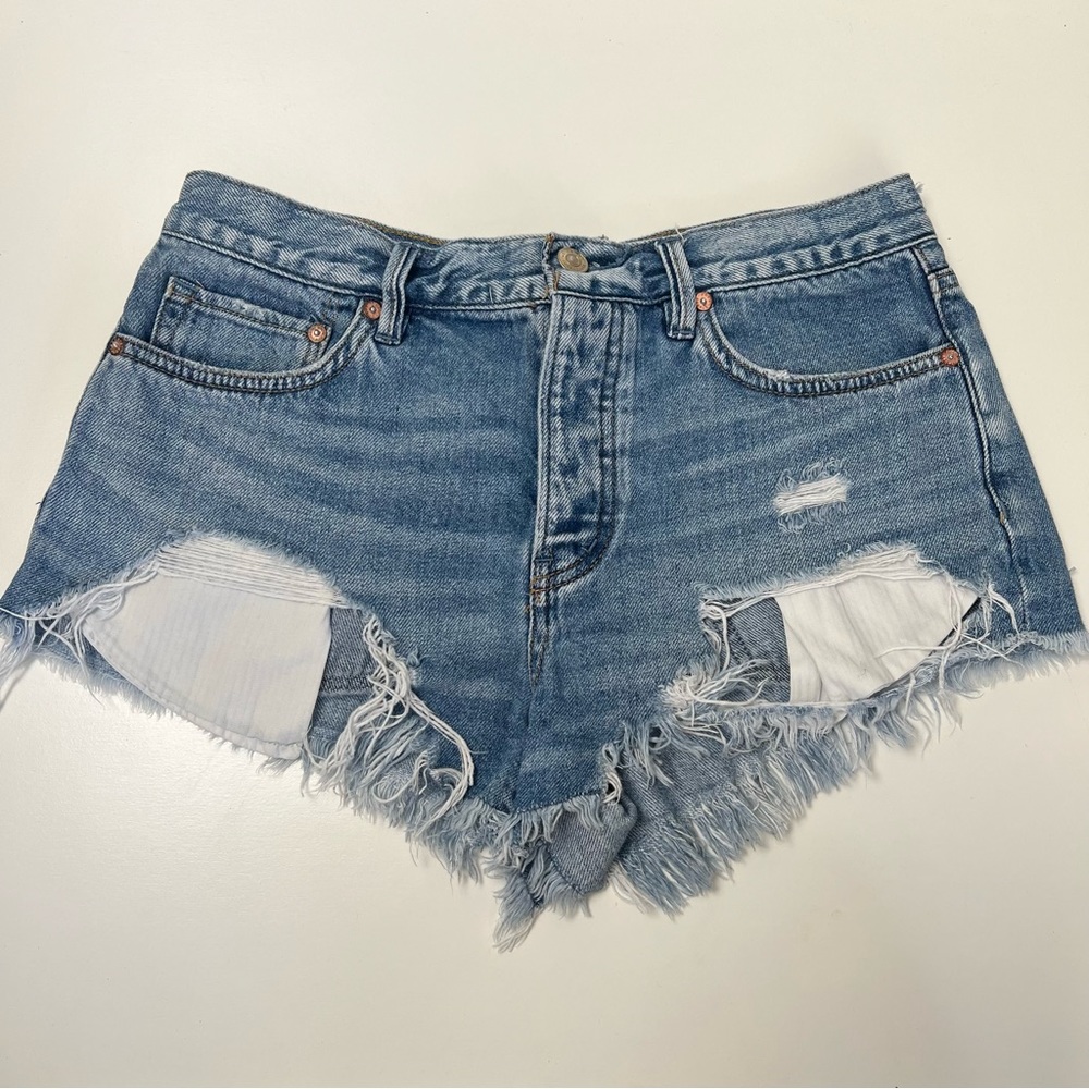 We the free women’s distressed Jean shorts SZ 27